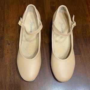 Womens Theatricals tan tap shoes size 7.5